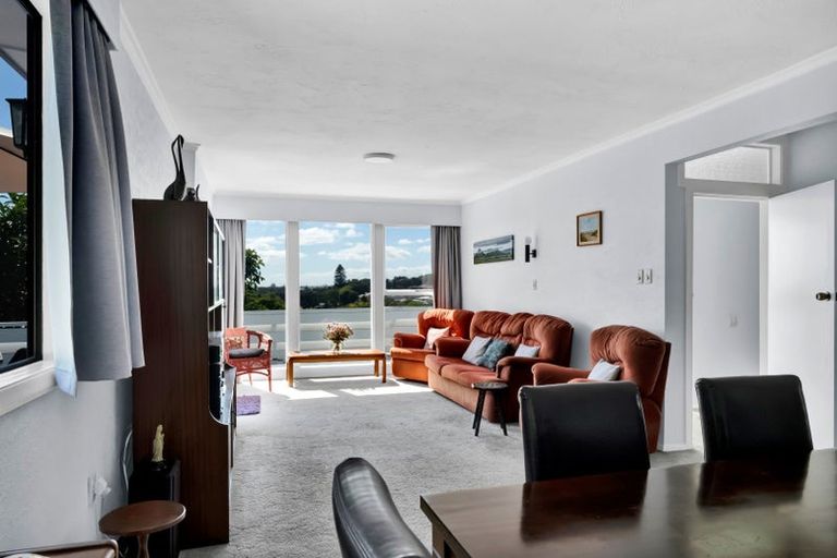 Photo of property in 10 Lawry Street, Moturoa, New Plymouth, 4310