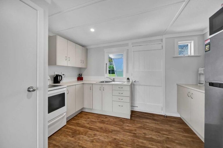 Photo of property in 16 Alberta Road, Glen Avon, New Plymouth, 4312