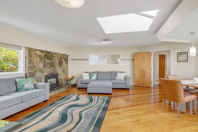 Photo of property in 115 Dowse Drive, Maungaraki, Lower Hutt, 5010