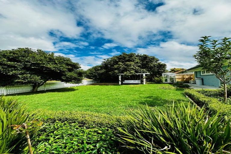 Photo of property in 8 Owens Road, Waiuku, 2123