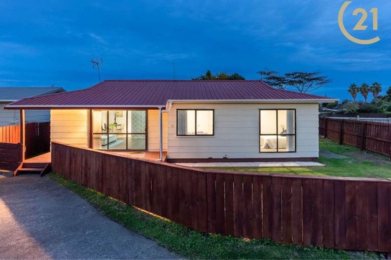 Photo of property in 100a Shifnal Drive, Randwick Park, Auckland, 2105