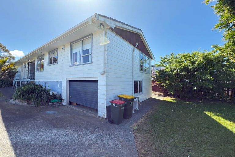 Photo of property in 15 Kereru Place, Half Moon Bay, Auckland, 2012