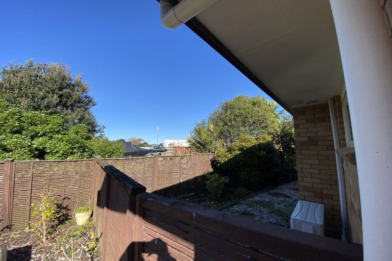 Photo of property in 6e Clearwater Cove, West Harbour, Auckland, 0618