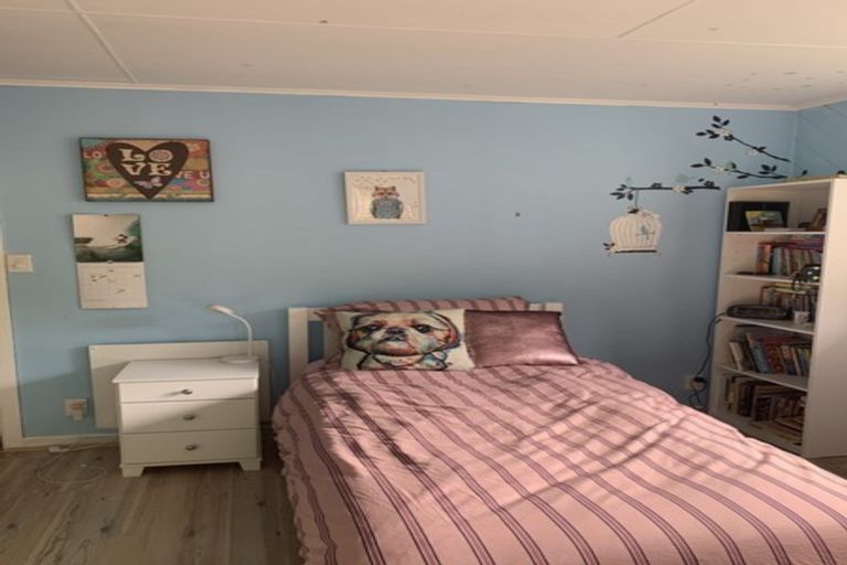 Photo of property in 5 Warwick Avenue, Titirangi, Auckland, 0604