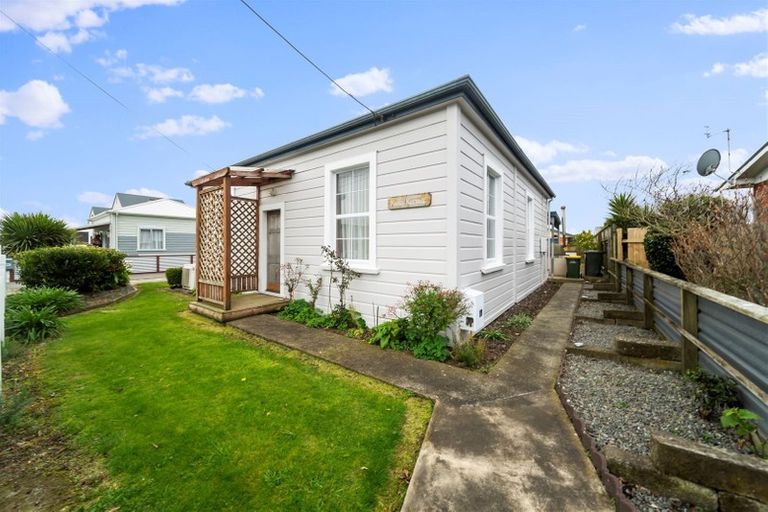 Photo of property in 16 Surrey Street, Hawera, 4610