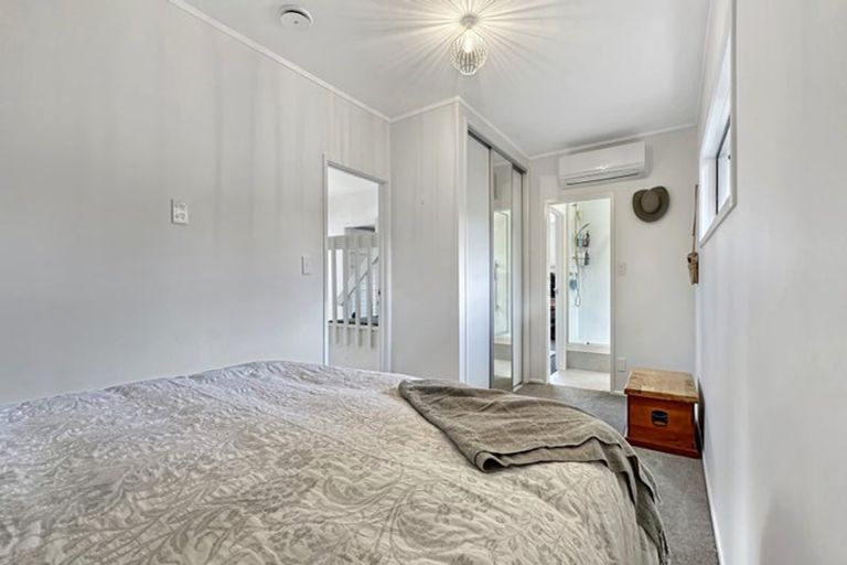 Photo of property in 2/5 Manaia Place, Mairangi Bay, Auckland, 0630