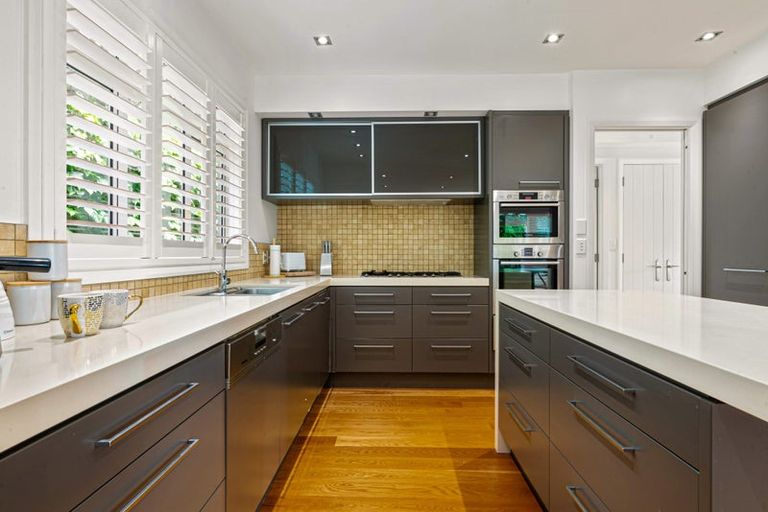 Photo of property in 270 Hurstmere Road, Takapuna, Auckland, 0622