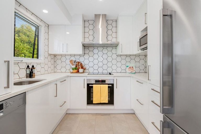 Photo of property in 15 Tacitus Place, Totara Vale, Auckland, 0629