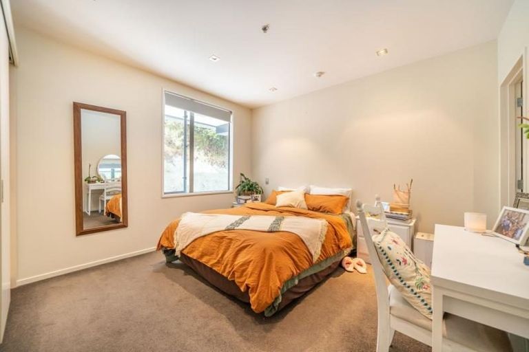 Photo of property in Patent 326 Apartments, 205s/326 Evans Bay Parade, Hataitai, Wellington, 6021