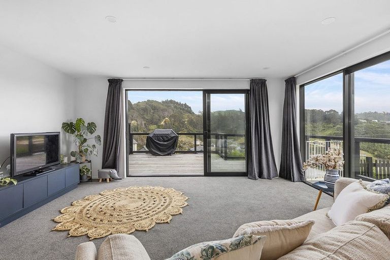 Photo of property in 16 Bee Lane, Whitby, Porirua, 5024