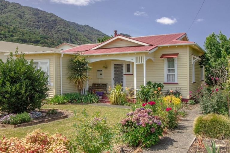 Photo of property in 13 Carlyle Street, Te Aroha, 3320