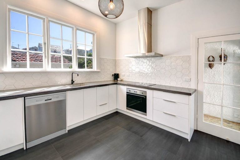 Photo of property in 1 Oakland Street, Andersons Bay, Dunedin, 9013