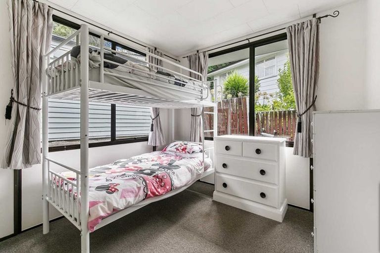 Photo of property in 2/18 Cypress Place, Sunnynook, Auckland, 0620