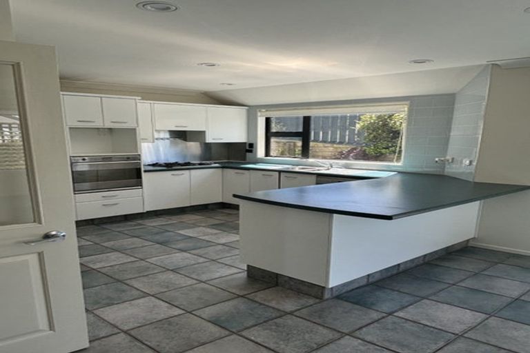 Photo of property in 18 Derry Hill, Churton Park, Wellington, 6037