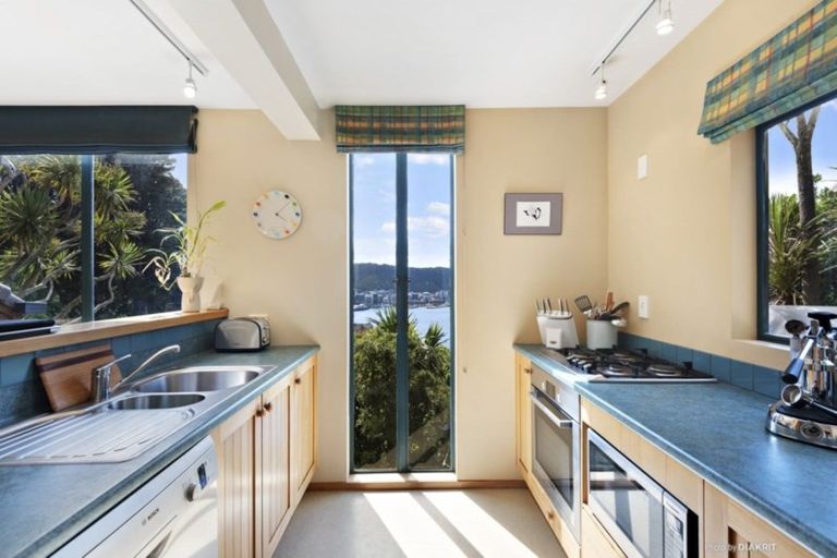 Photo of property in 81 Palliser Road, Roseneath, Wellington, 6011