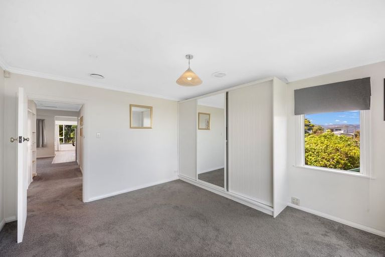Photo of property in 4 Pekanga Road, Normandale, Lower Hutt, 5010