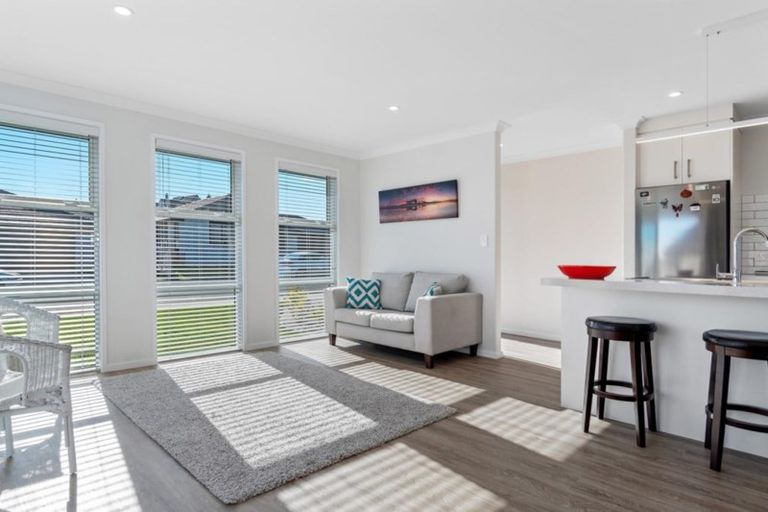 Photo of property in 77 Bert Wall Drive, Omokoroa, 3114