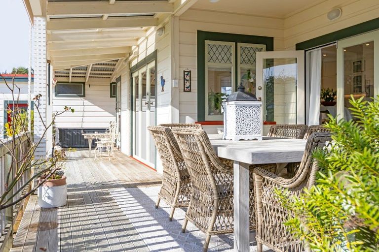 Photo of property in 17 Moreton Road, Carterton, 5713