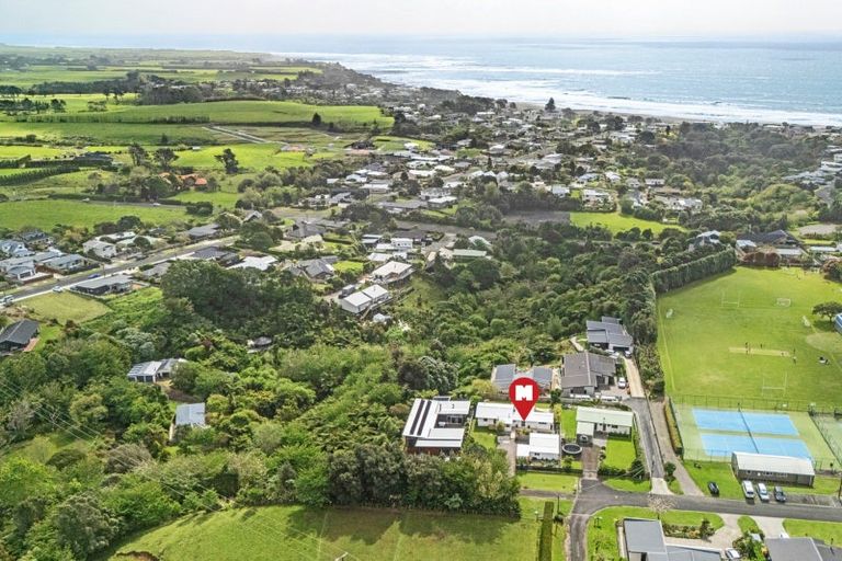 Photo of property in 46 Donnelly Street, Oakura, 4314