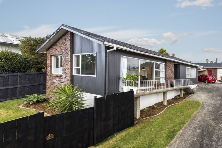 Photo of property in 1/18a Sherwood Avenue, Te Atatu South, Auckland, 0610