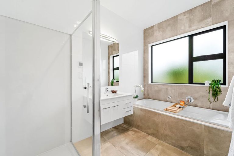 Photo of property in 29 Syd Grant Crescent, Orewa, 0931