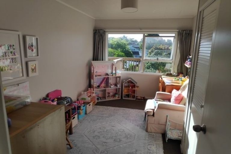 Photo of property in 8 Elizabeth Drive, West Harbour, Auckland, 0618