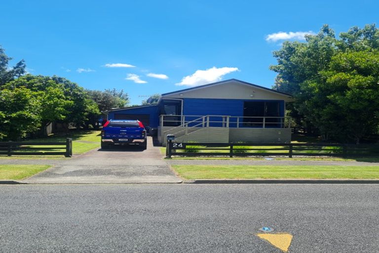 Photo of property in 24 Shearwater Street, One Tree Point, 0118