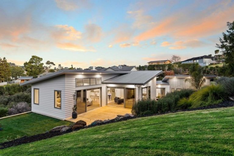 Photo of property in 10 Gavinike Place, Waimauku, 0812