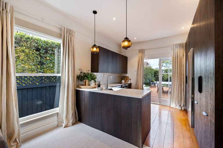 Photo of property in 110 Office Road, Merivale, Christchurch, 8014