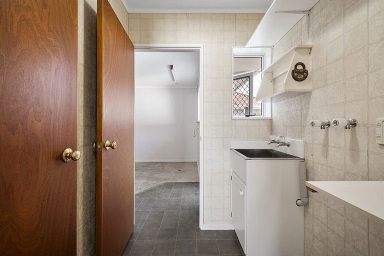 Photo of property in 1b Hendon Place, West End, Palmerston North, 4412