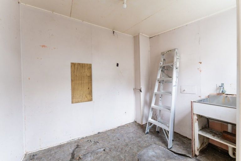 Photo of property in 10 Cashel Street, South Dunedin, Dunedin, 9012