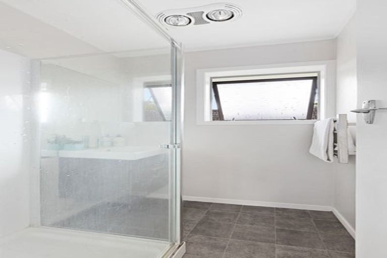 Photo of property in 1/20 Gladys Avenue, Glenfield, Auckland, 0629