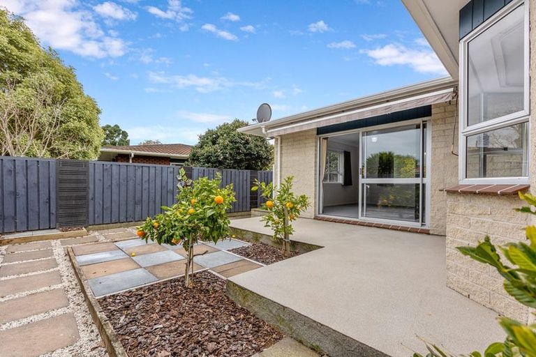 Photo of property in 2/10 Nursery Place, Westown, New Plymouth, 4310