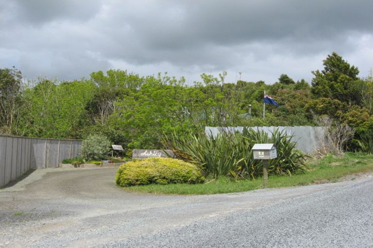 Photo of property in 321 Tawa Road, Kumeu, 0891
