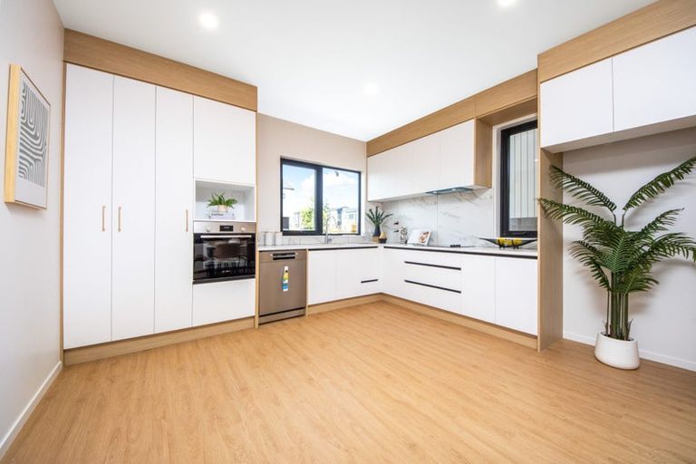 Photo of property in 6 Kiekie Street, Westgate, 0814