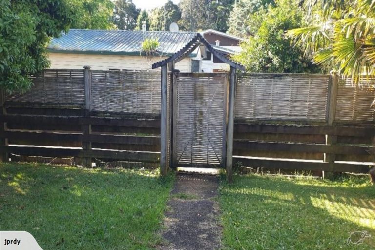 Photo of property in 1/22a Kelvyn Grove, Hillpark, Auckland, 2102