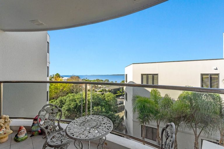 Photo of property in 4e/175 Hurstmere Road, Takapuna, Auckland, 0622
