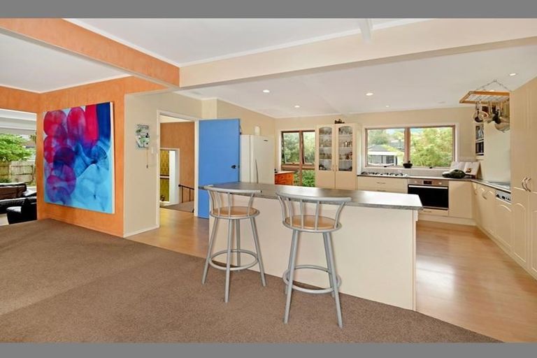Photo of property in 18 Barlow Place, Chatswood, Auckland, 0626
