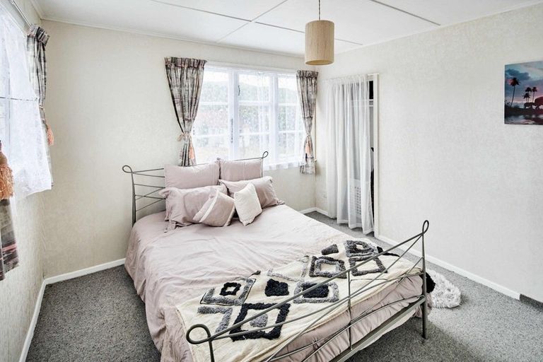 Photo of property in 68 Churton Crescent, Taita, Lower Hutt, 5011