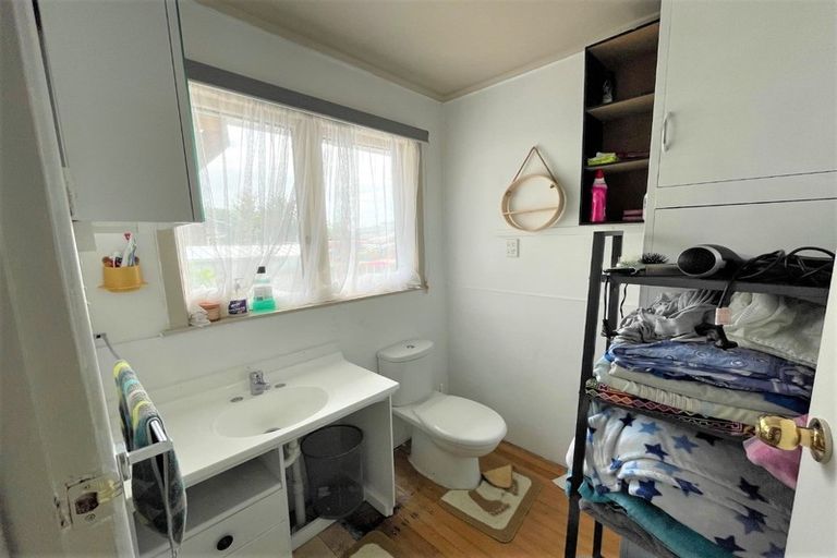 Photo of property in 9 Malcolm Place, Mangere East, Auckland, 2024