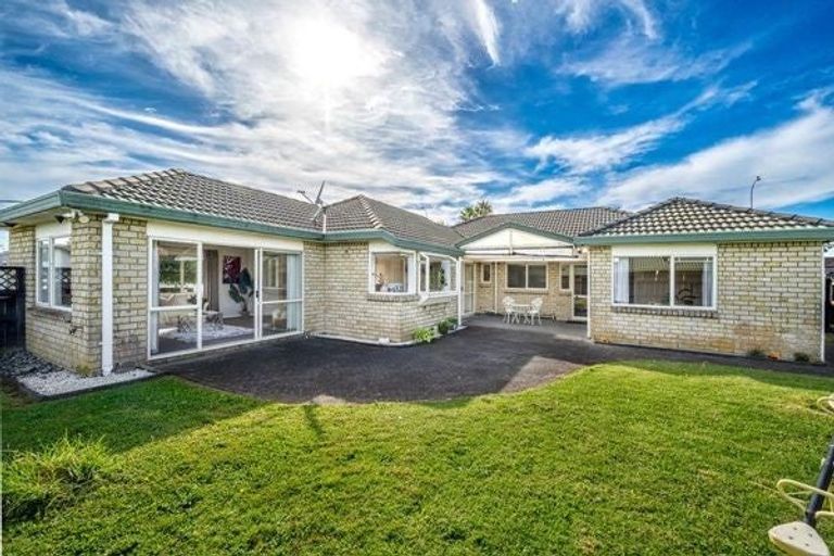 Photo of property in 2 Amadeus Place, Northpark, Auckland, 2013