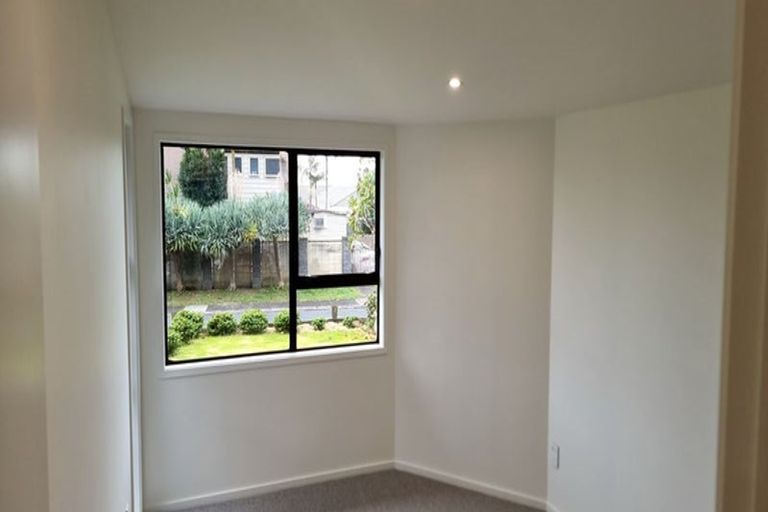 Photo of property in 23 Rogers Avenue, Eastern Beach, Auckland, 2012