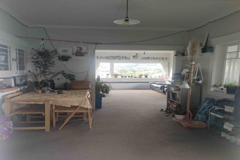 Photo of property in 2 Milne Terrace, Island Bay, Wellington, 6023