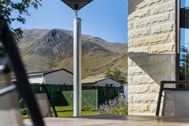 Photo of property in 18 Benmore Place, Omarama, 9412