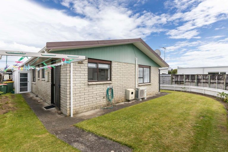 Photo of property in 2/151 Carrington Street, Lower Vogeltown, New Plymouth, 4310