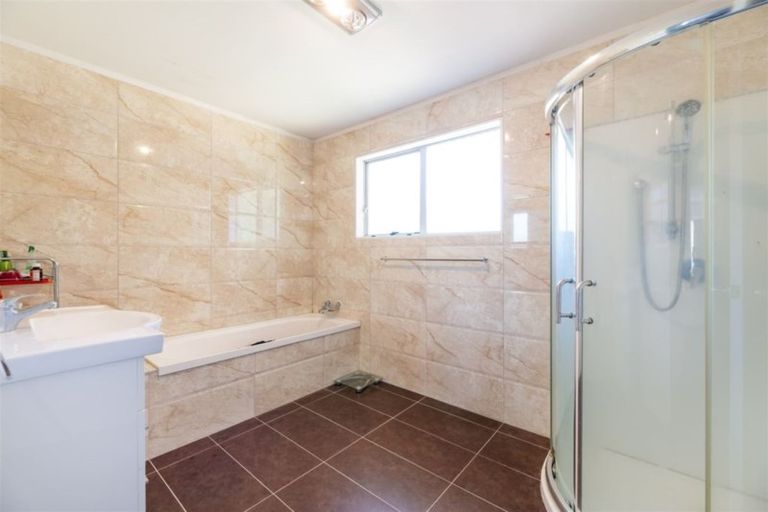 Photo of property in 37 Kohekohe Street, New Lynn, Auckland, 0600