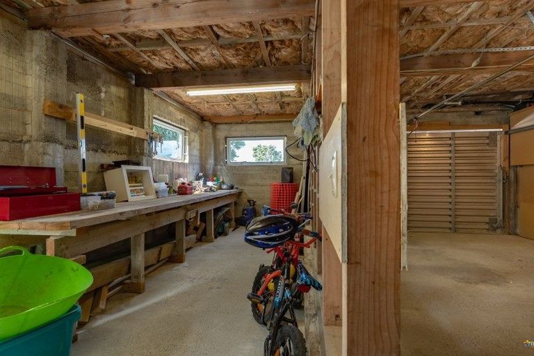 Photo of property in 5 Peach Tree Grove, Maungaraki, Lower Hutt, 5010