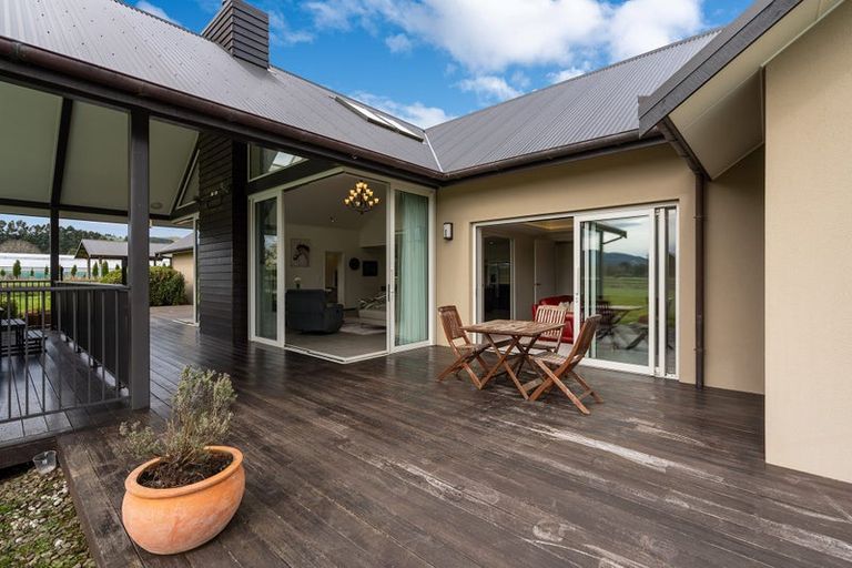 Photo of property in 100 Wingatui Road, Mosgiel, 9024