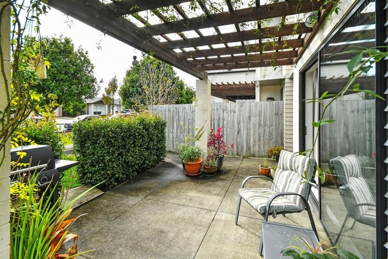 Photo of property in 47 Popokatea Drive, Takanini, 2112