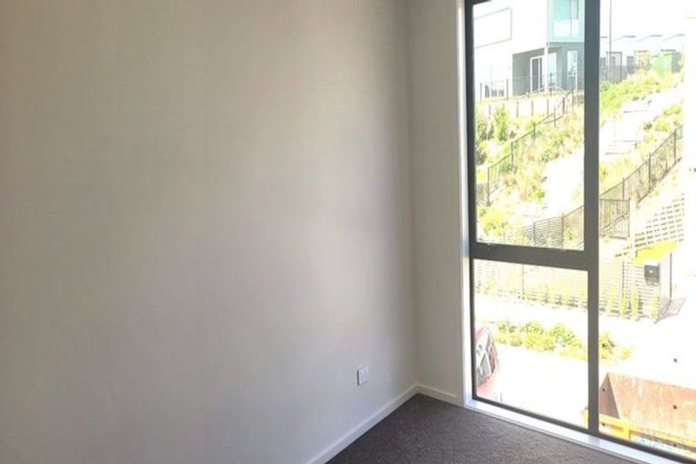 Photo of property in 30 Koreke Close, Kenepuru, Porirua, 5022